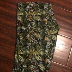 Lularoe OS leggings - evergreen print